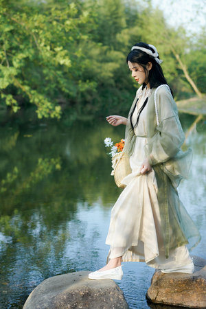 快穿系统之全能女神带回家